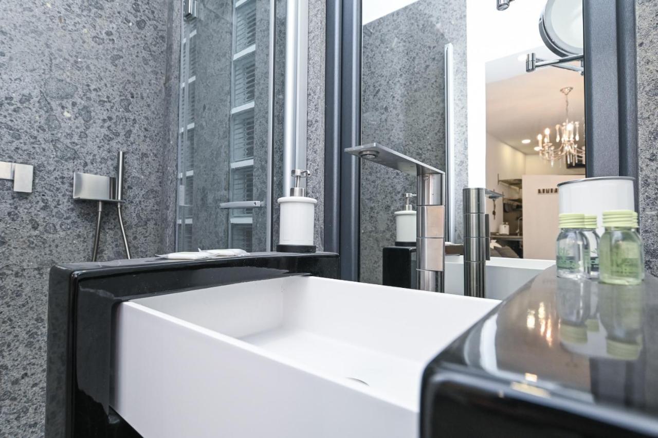 The Essential Trastevere Design Studio Roma Eksteriør bilde