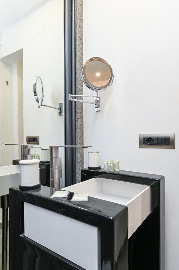 The Essential Trastevere Design Studio Roma Eksteriør bilde