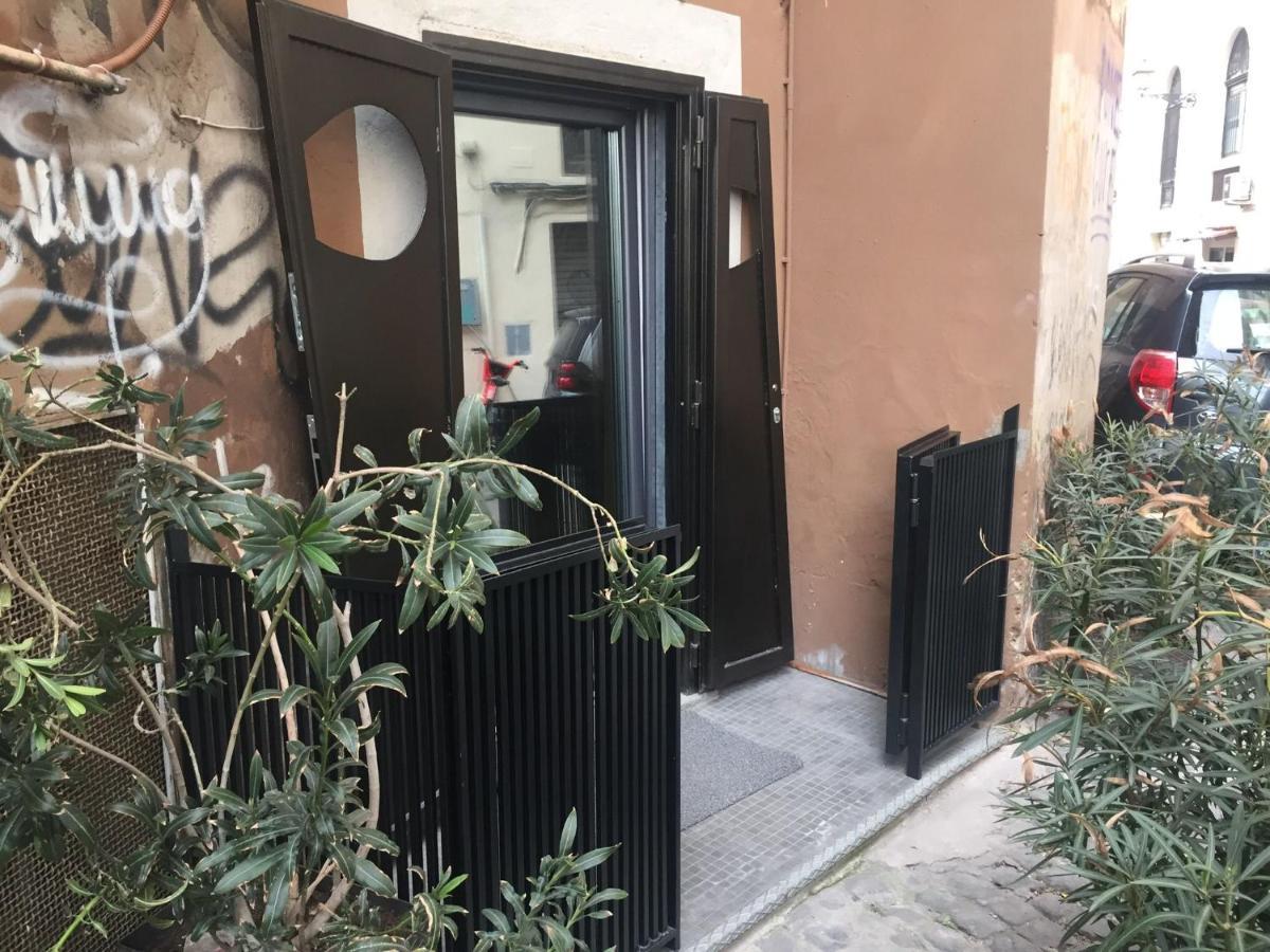 The Essential Trastevere Design Studio Roma Eksteriør bilde